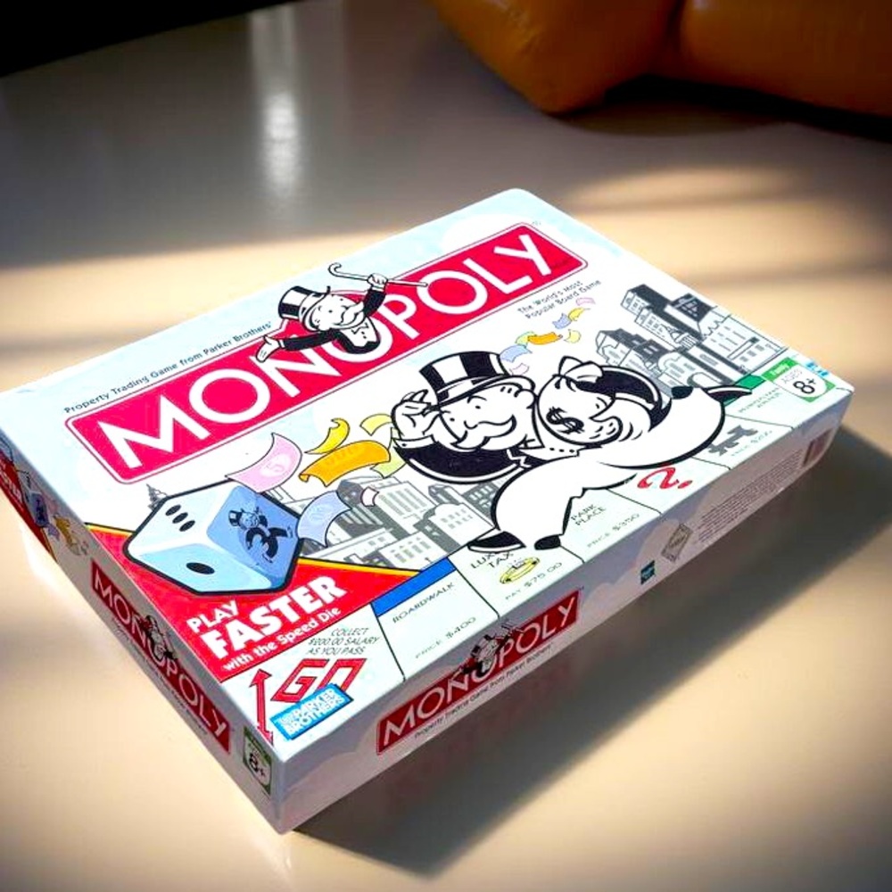 Monopoly BNIB Classic Family Board Game Ages 8+